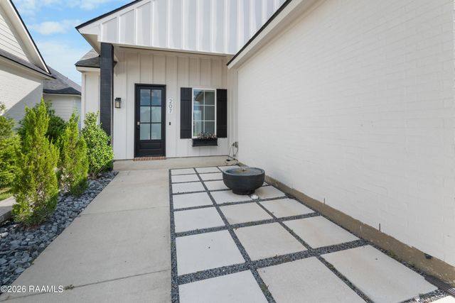 207 Queenstown Avenue, Youngsville, LA 70592