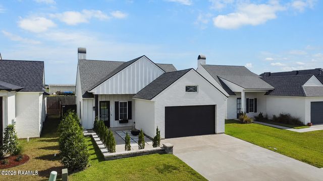 207 Queenstown Avenue, Youngsville, LA 70592