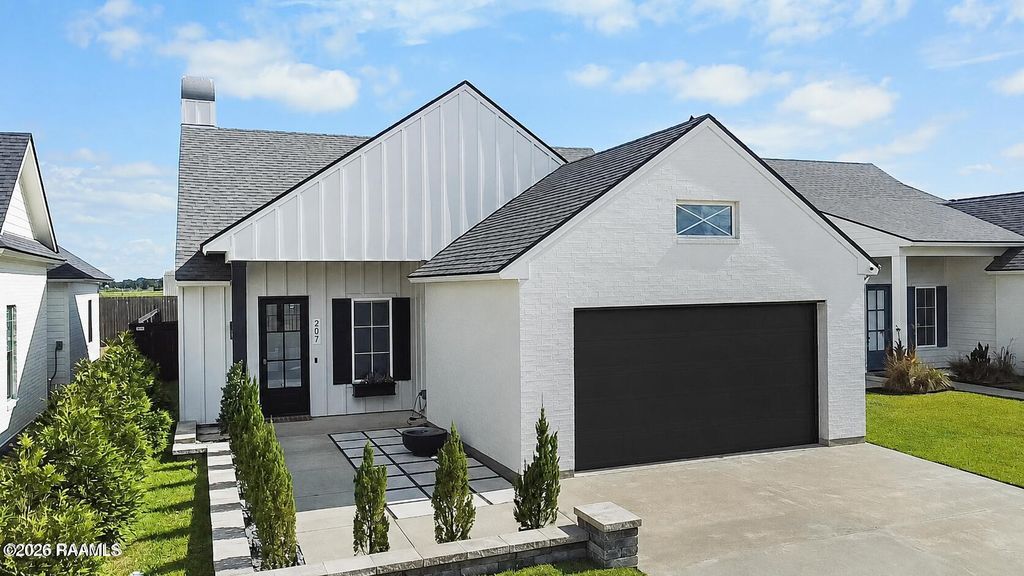 207 Queenstown Avenue, Youngsville, LA 70592