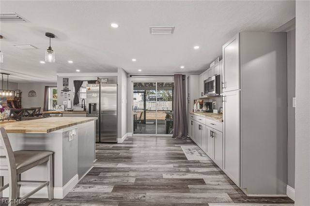 1401 Sheehan BLVD, Port Charlotte, FL 33952