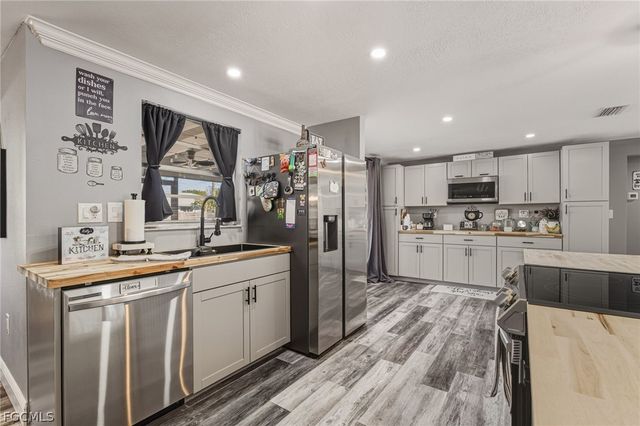 1401 Sheehan BLVD, Port Charlotte, FL 33952