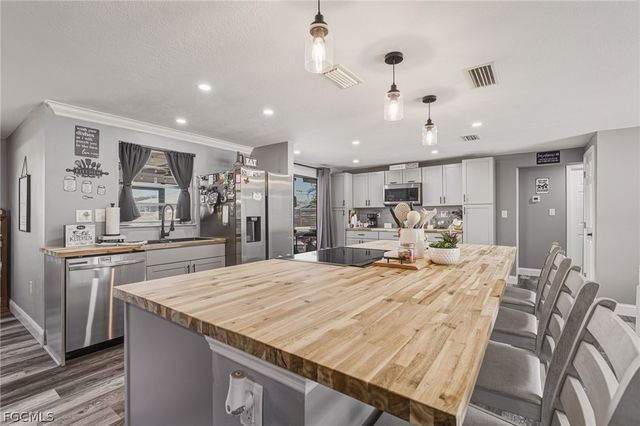 1401 Sheehan BLVD, Port Charlotte, FL 33952