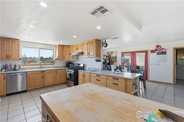 10707 Mines Ranch Rd, Victorville, CA 92392