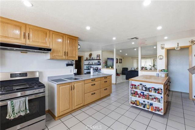 10707 Mines Ranch Rd, Victorville, CA 92392