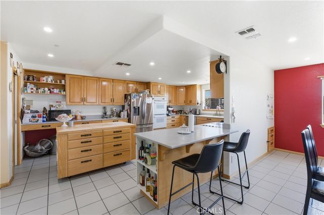 10707 Mines Ranch Rd, Victorville, CA 92392