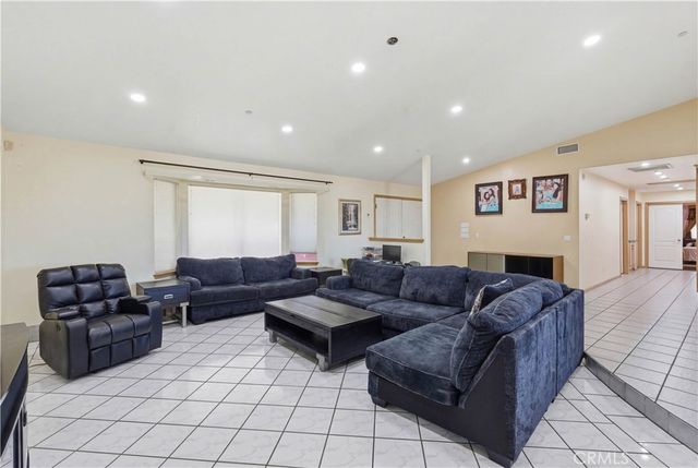 10707 Mines Ranch Rd, Victorville, CA 92392