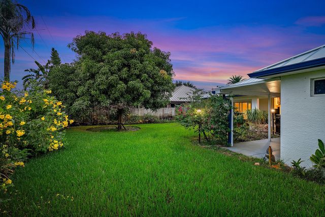 381 SW Hollyhock Drive, Port St Lucie, FL 34953