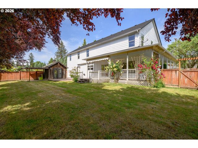 721 S PARK St, Carlton, OR 97111