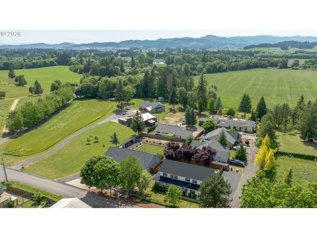721 S PARK St, Carlton, OR 97111