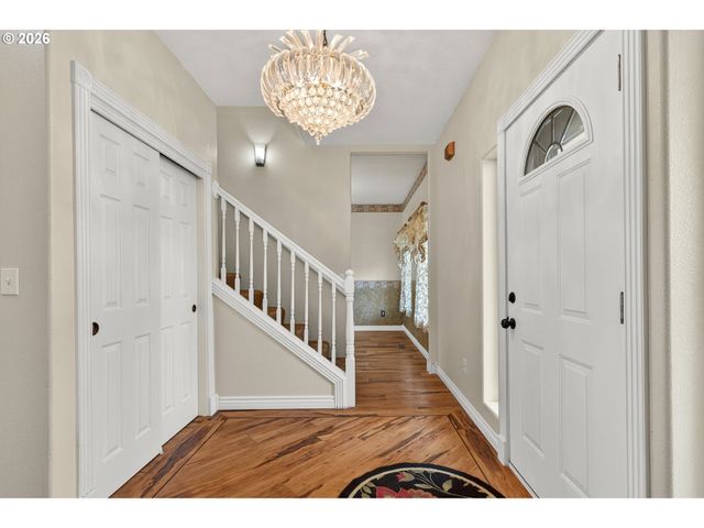 721 S PARK St, Carlton, OR 97111