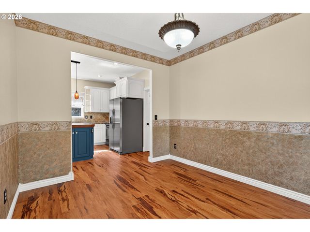 721 S PARK St, Carlton, OR 97111
