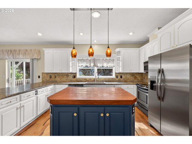 721 S PARK St, Carlton, OR 97111
