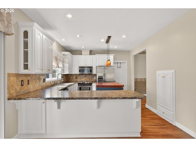 721 S PARK St, Carlton, OR 97111