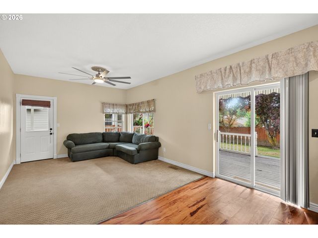 721 S PARK St, Carlton, OR 97111