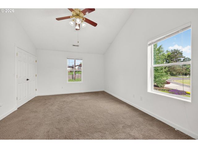 721 S PARK St, Carlton, OR 97111