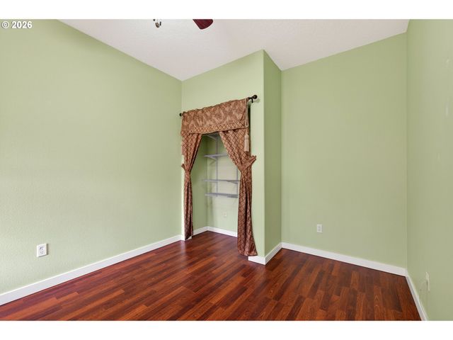 721 S PARK St, Carlton, OR 97111