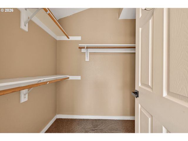 721 S PARK St, Carlton, OR 97111