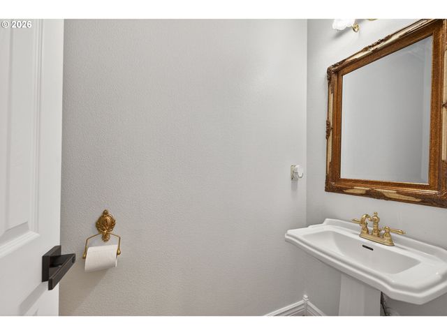 721 S PARK St, Carlton, OR 97111