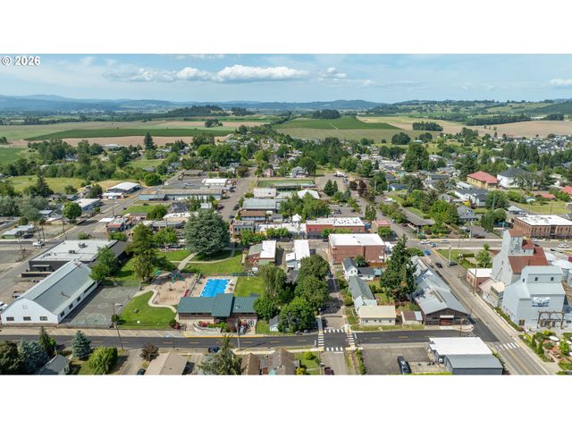 721 S PARK St, Carlton, OR 97111