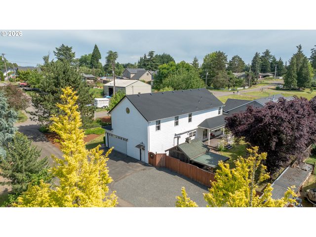 721 S PARK St, Carlton, OR 97111
