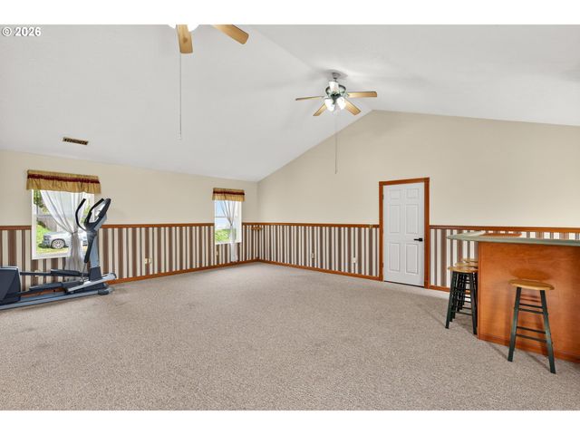 721 S PARK St, Carlton, OR 97111