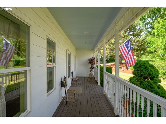 721 S PARK St, Carlton, OR 97111