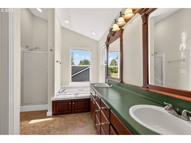 721 S PARK St, Carlton, OR 97111