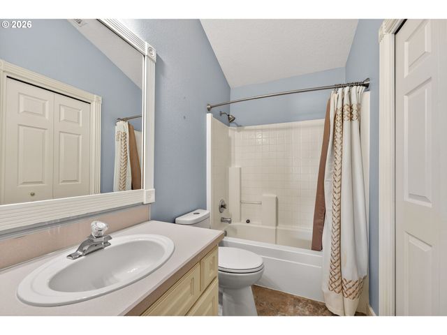721 S PARK St, Carlton, OR 97111