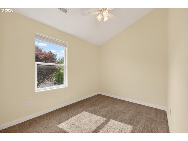 721 S PARK St, Carlton, OR 97111