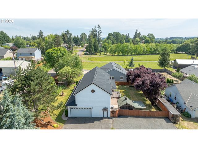 721 S PARK St, Carlton, OR 97111