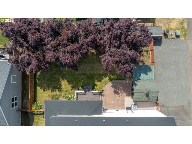 721 S PARK St, Carlton, OR 97111