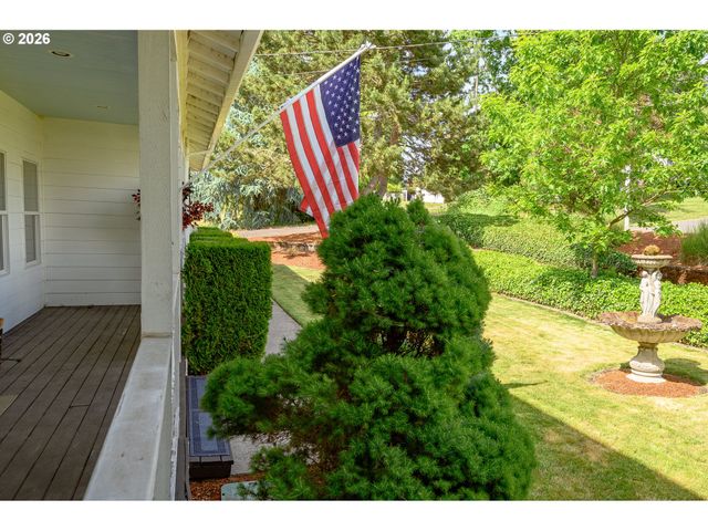 721 S PARK St, Carlton, OR 97111