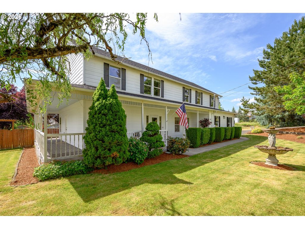 721 S PARK St, Carlton, OR 97111