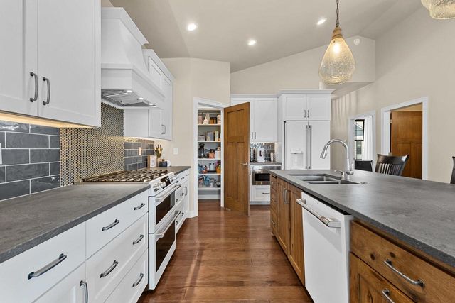 2742 CASTAWAY COURT, Green Bay, WI 54311