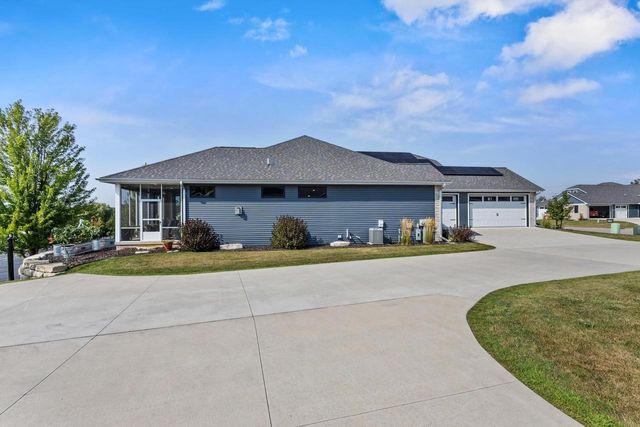 2742 CASTAWAY COURT, Green Bay, WI 54311