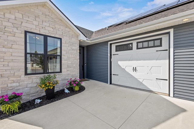 2742 CASTAWAY COURT, Green Bay, WI 54311