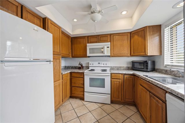 18 QUAILS RUN BOULEVARD 18202, Englewood, FL 34223