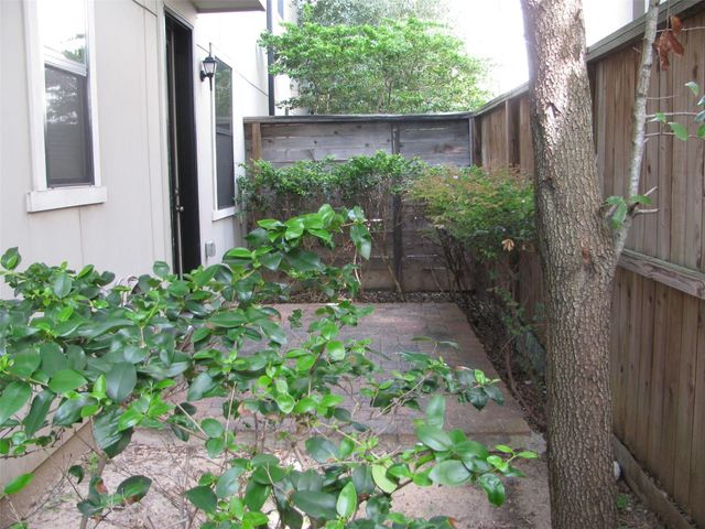 5813A Kiam Street, Houston, TX 77007