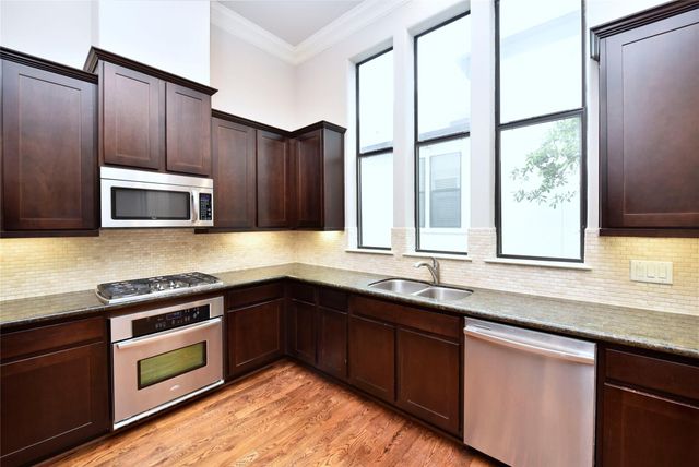 5813A Kiam Street, Houston, TX 77007