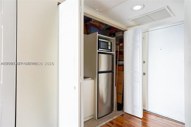 11111 Biscayne Blvd 20E, Miami, FL 33181