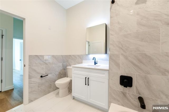 51 Queen Anne Road 201, Bogota, NJ 07603