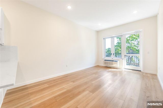 51 Queen Anne Road 201, Bogota, NJ 07603