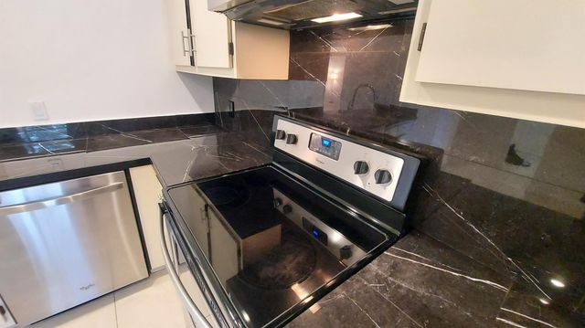 1203 Lakeview Drive E 1203, Royal Palm Beach, FL 33411