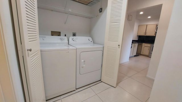 1203 Lakeview Drive E 1203, Royal Palm Beach, FL 33411