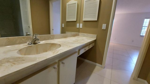 1203 Lakeview Drive E 1203, Royal Palm Beach, FL 33411