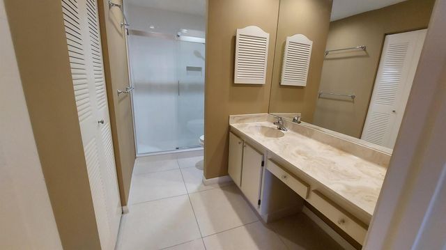 1203 Lakeview Drive E 1203, Royal Palm Beach, FL 33411