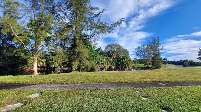 1203 Lakeview Drive E 1203, Royal Palm Beach, FL 33411