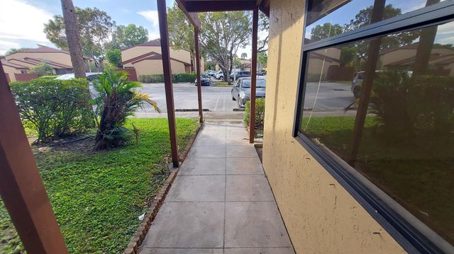 1203 Lakeview Drive E 1203, Royal Palm Beach, FL 33411