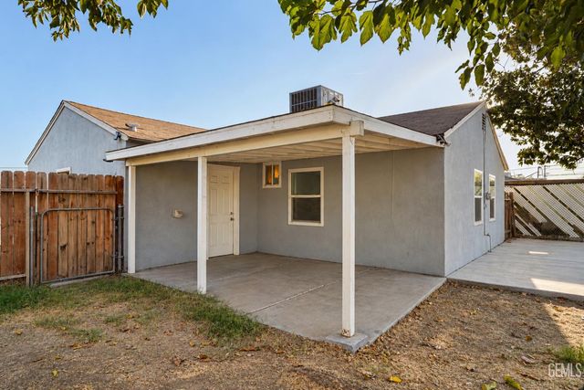 1218 Crawford Street, Bakersfield, CA 93305