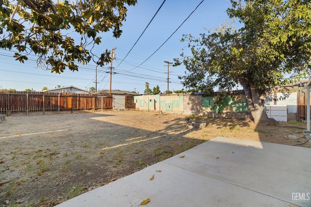 1218 Crawford Street, Bakersfield, CA 93305